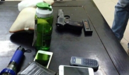 2 nam thanh niên mang súng K59, 8 viên đạn đi dạo phố